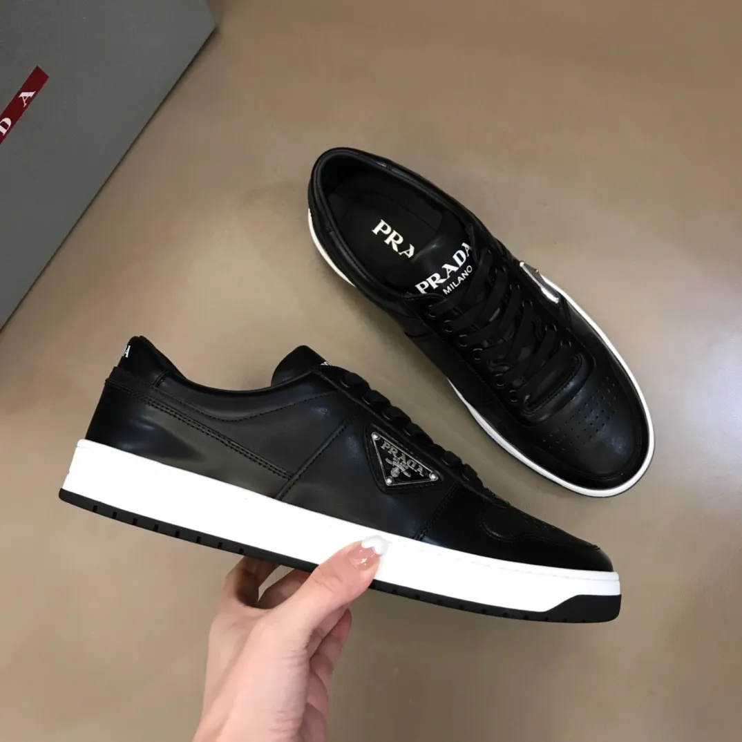 P380 Yuan 38-45 Prada Prada’s new men’s leather sports shoes, the highest version on the market, any comparison is welcome🆚! The original leather has excellent texture and is super high-end! Fetal sheep net lining imported from Italy, removable pad! Luxurious materials and fine workmanship, highly recommended!